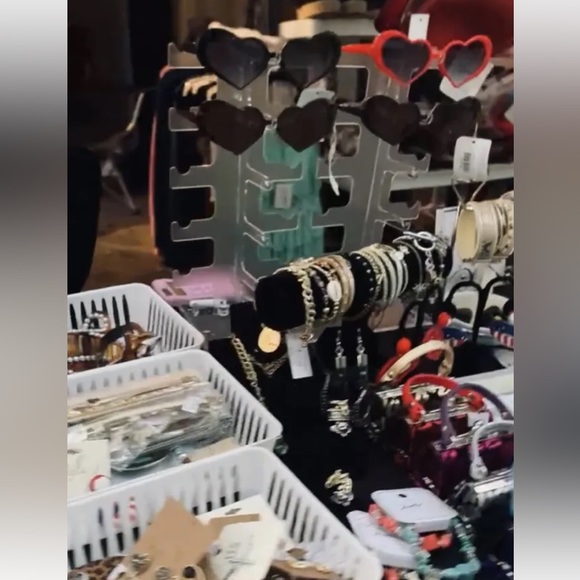 6 items Mystery Box OverStock Shelf Pull amazon Walmart gen merchandise new - Picture 11 of 14